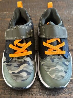 NWOT Cat & Jack Toddler Ari Mesh Sneakers, Camo size 10